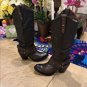 Cuadra Women's Brown Leather Heeled Boots